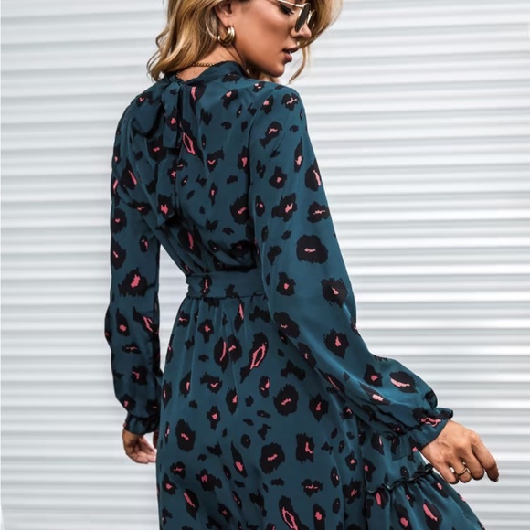 Finding Love Leopard Print Cupshe Dress Size Large BNWT - Picture 2 of 7